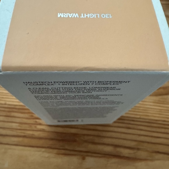 Haus Labs Triclone Skin Tech Foundation light warm - Picture 6 of 11
